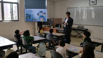 (�ʵ�)å �о��ִ� ���弱���� 3�� Ȱ��  ÷���̹���