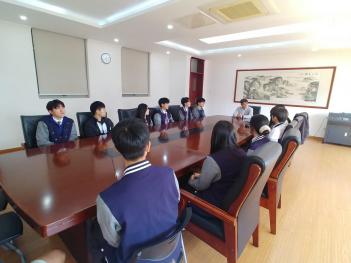 ���� �����԰� �л� �ӿ� ��� ÷���̹���